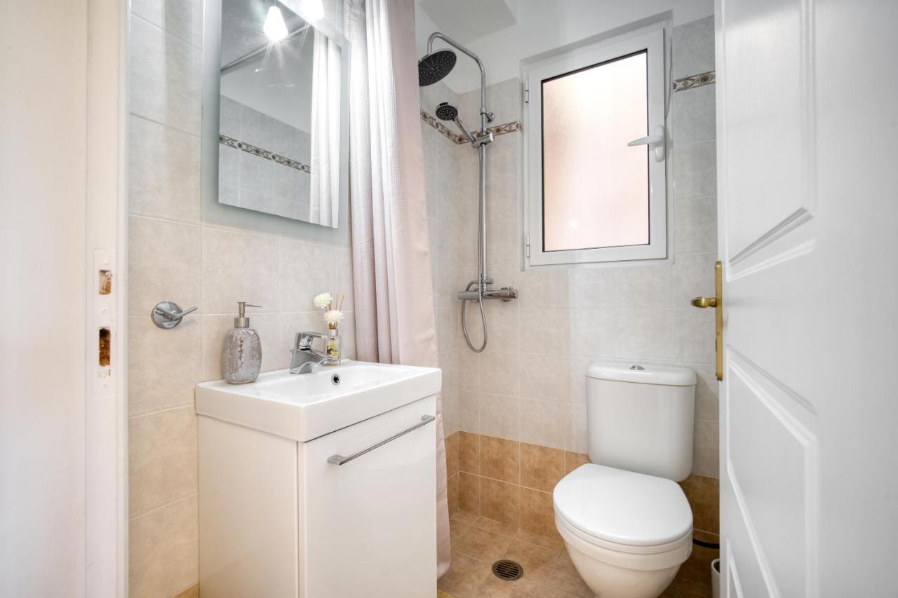 Sea & Mountain Apartment Close To Port And City Lávrion Eksteriør bilde