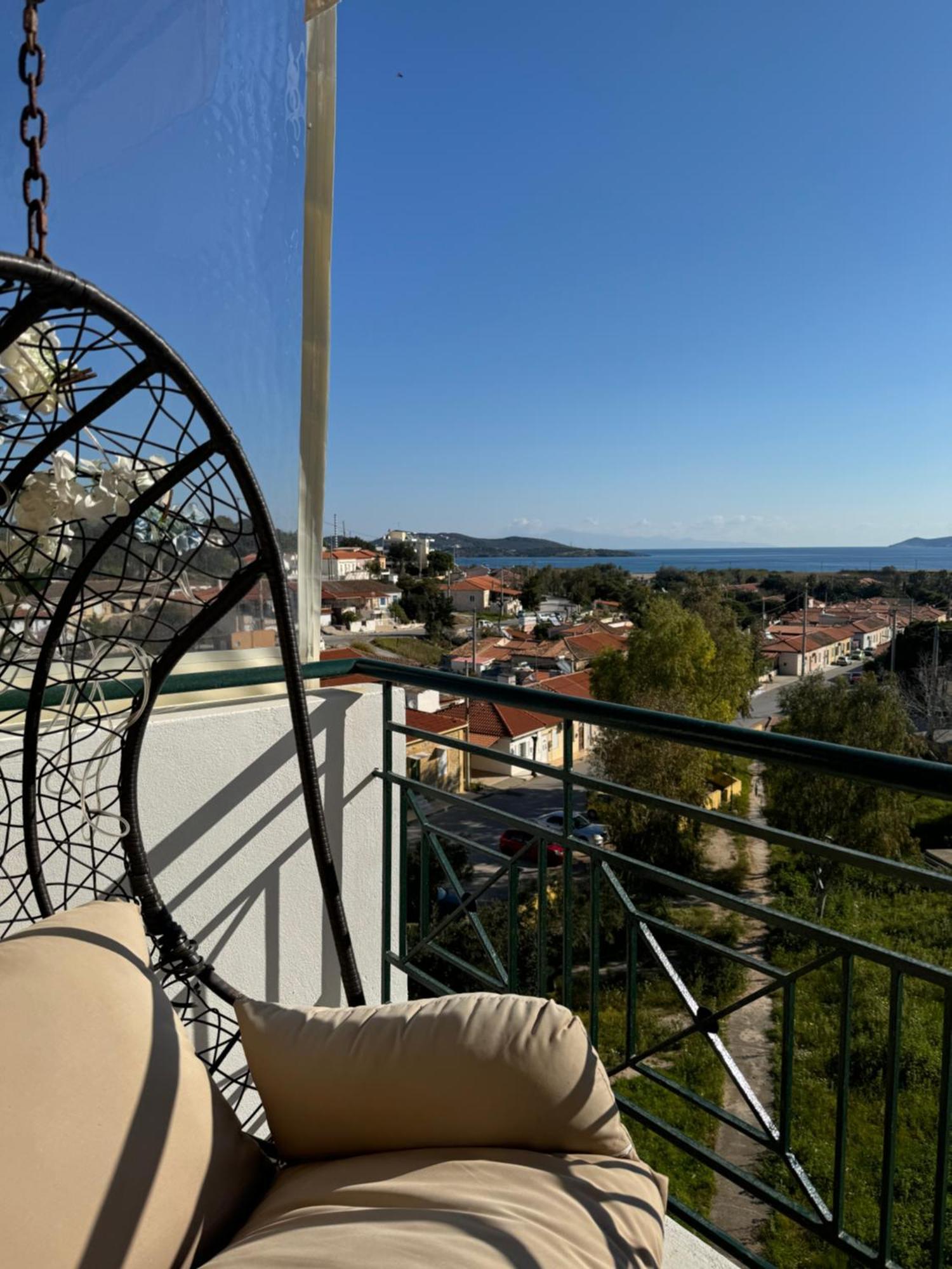 Sea & Mountain Apartment Close To Port And City Lávrion Eksteriør bilde